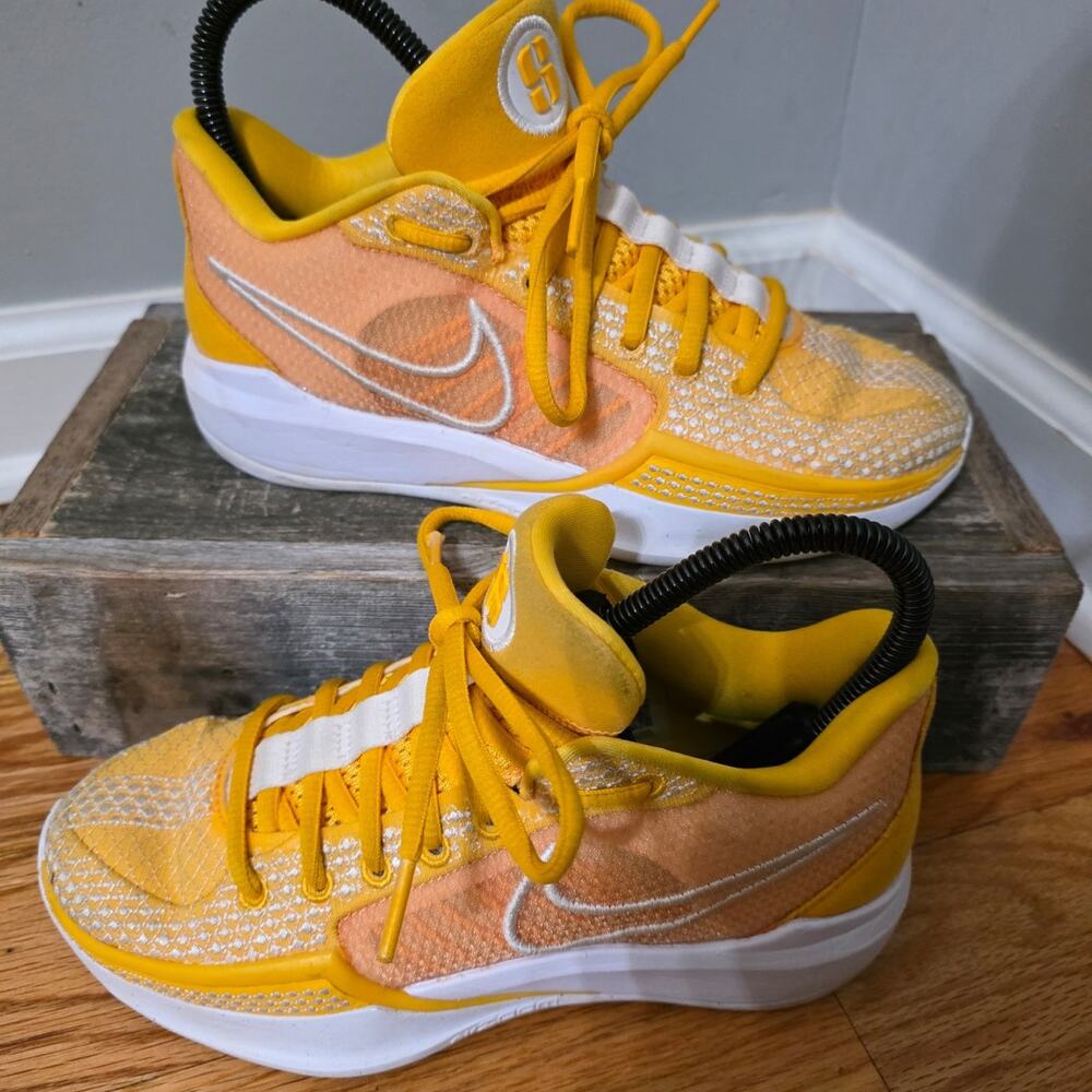 Nike Sabrina 1 Iconic Basketball Shoes Yellow Youth Size 5